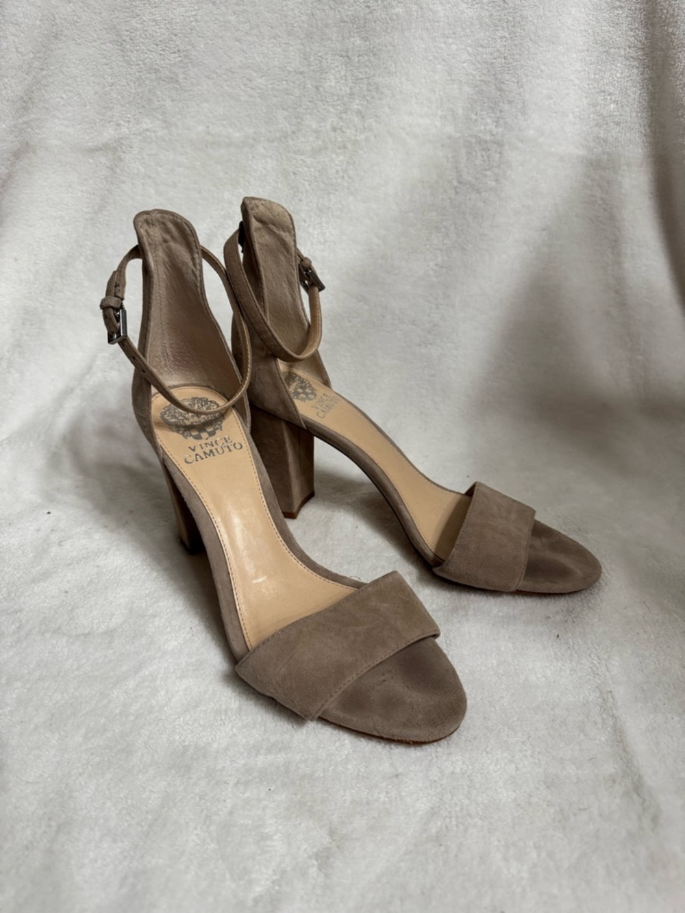 Vince Camuto Corlina suede heeled sandal - size 8